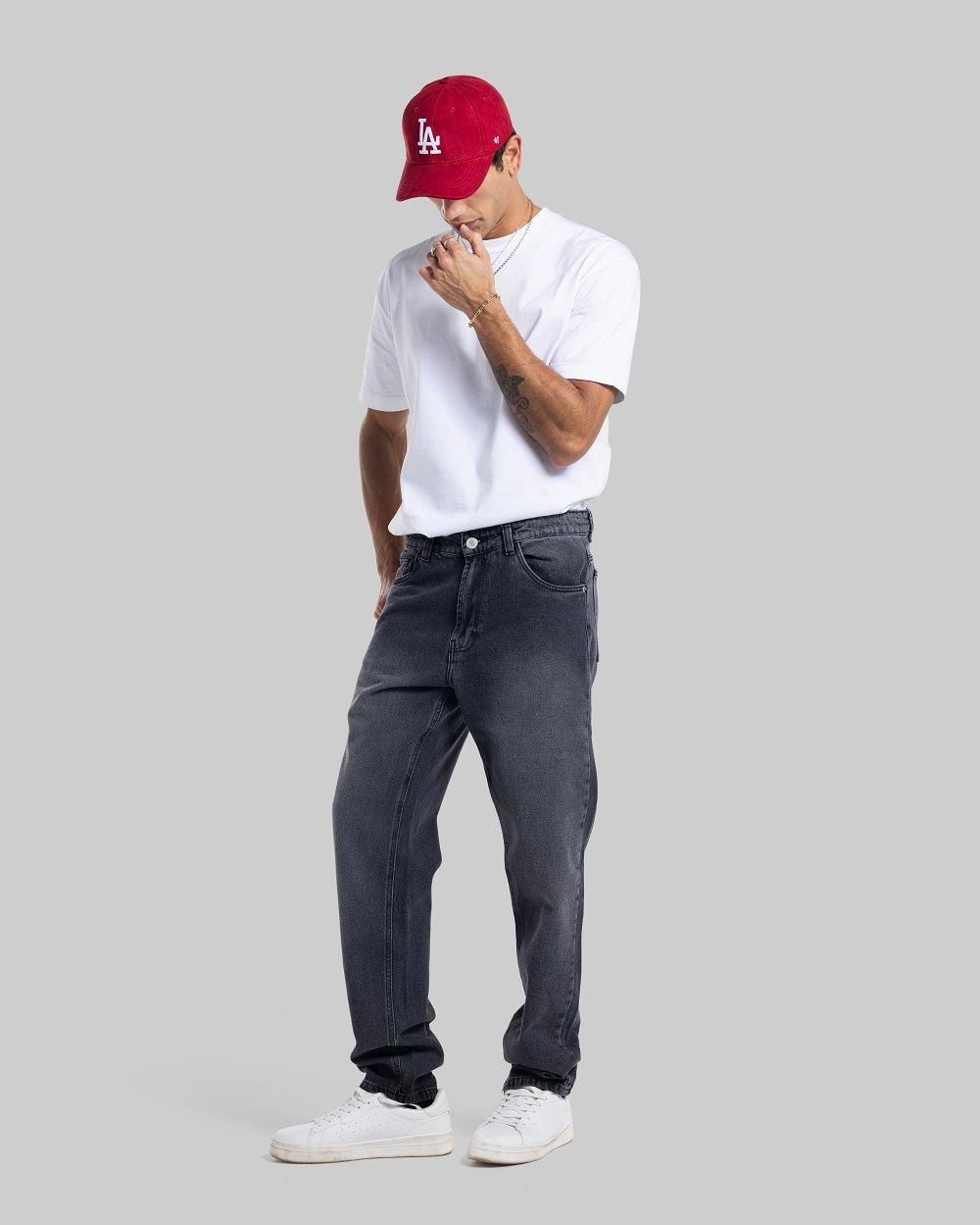 Relaxed Straight-Fit Jeans